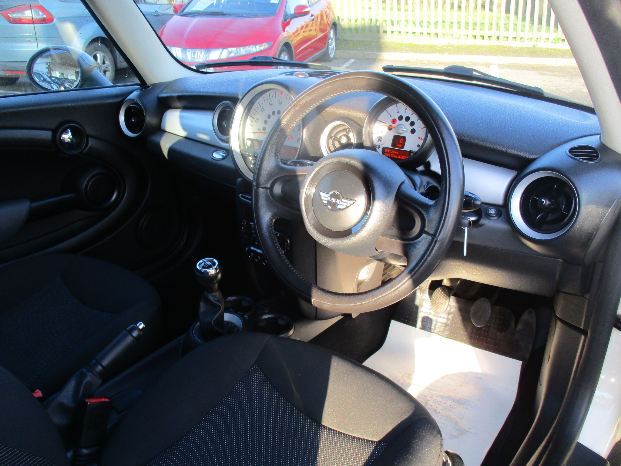 MINI HATCH 1.6 ONE (6 SPEED) 2011